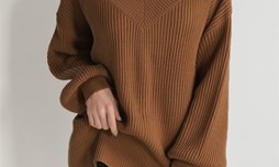 Học cách kết hợp áo len mới nhất này của các quý cô Hàn để diện Tết ngay còn kịp