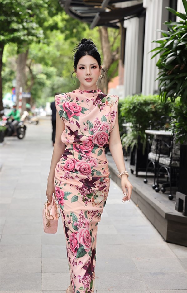 Váy lụa hoa hồng
